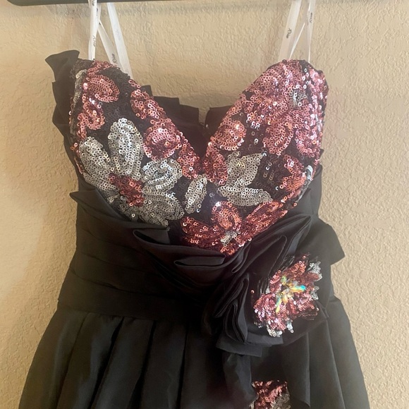 Prom Formal dress size 2 by Riva Designs - Picture 4 of 12